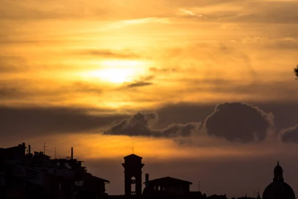 Sonnenuntergang in florenz mit silhouette der stadt, toskana, italien — Stockfoto