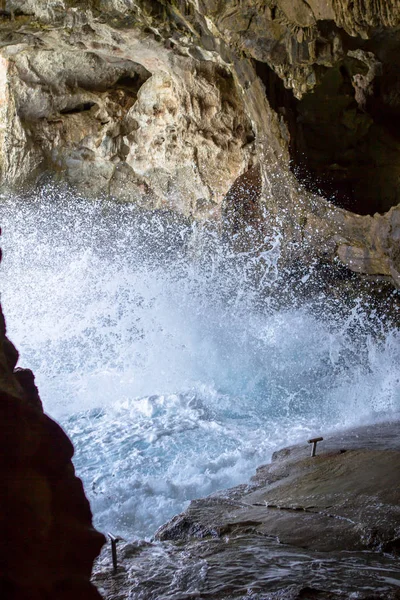 Dentro de la Cueva de Neptuno en Cerdeña, Italia —  Fotos de Stock