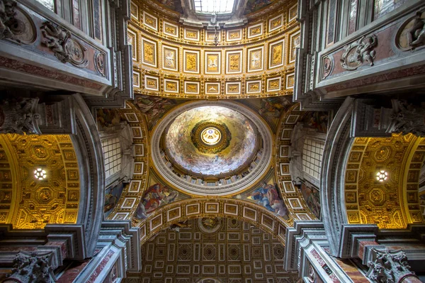 Wnętrze st peters bazyliki, Rzym — Zdjęcie stockowe