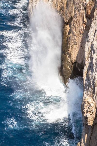 Cueva Neptuno en Alghero, Cerdeña, Italia — Foto de Stock