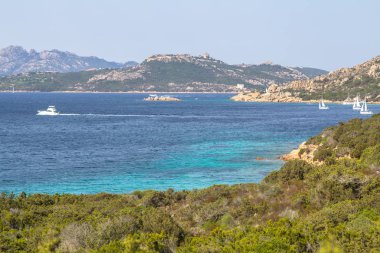 Güzel sahilde Sardunya Adası, İtalya
