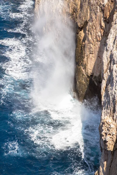 Cueva Neptuno en Alghero, Cerdeña, Italia — Foto de Stock