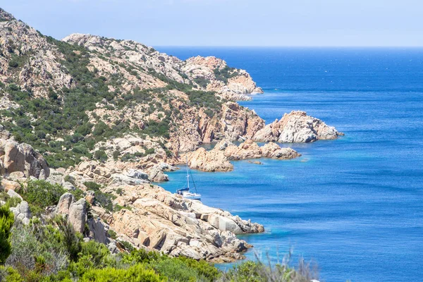 Hermosa costa del mar, Cerdeña, Italia — Foto de Stock