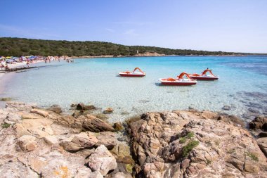 Güzel sahilde Sardunya Adası, İtalya