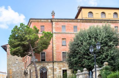 Pisa, İtalya bir meydanda bina güzel