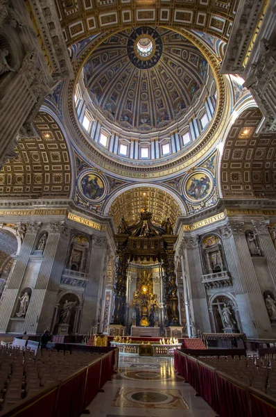 Interior de la Basílica de San Pedro, Roma — Foto de Stock