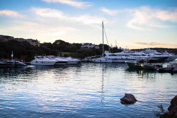 Luxe jachten in Porto Cervo, Sardinië, Italië — Stockfoto