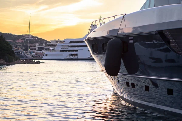 Luxusyachten in porto cervo, sardinien, italien — Stockfoto