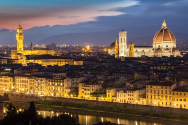 Floransa Panorama görünümünü Piazzale Michelangel günbatımı sonra