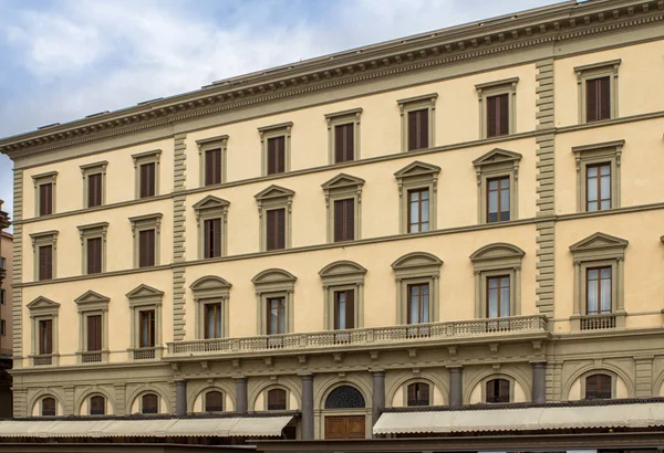 Staré a luxusní hotel v Florencii, Itálie — Stock fotografie