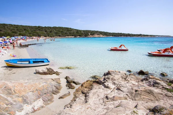 Güzel sahilde Sardunya Adası, İtalya