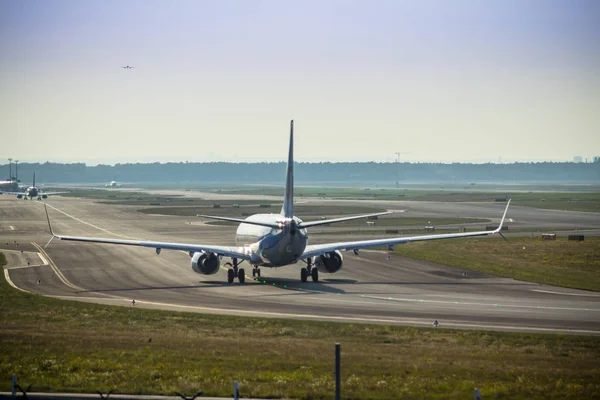 Aereo sulla pista — Foto Stock