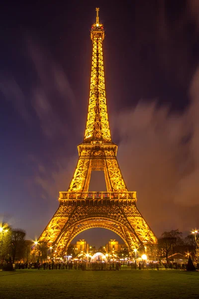 Turnul Eiffel noaptea în Paris, Franța — Fotografie, imagine de stoc