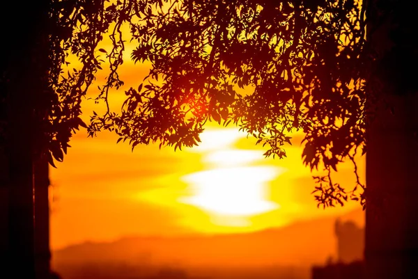 Zonsondergang met wolken — Stockfoto