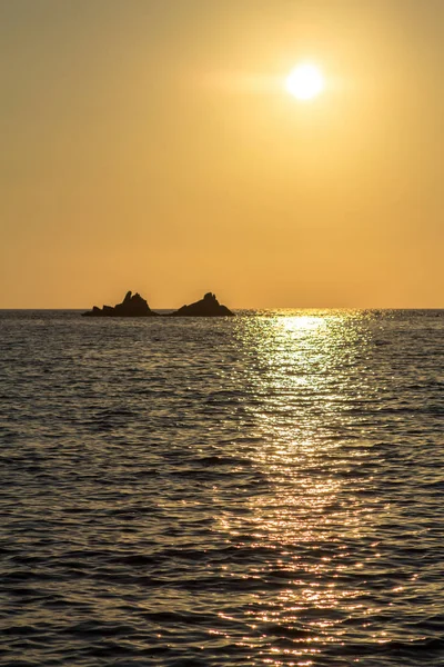 Beau coucher de soleil sur l'océan — Photo
