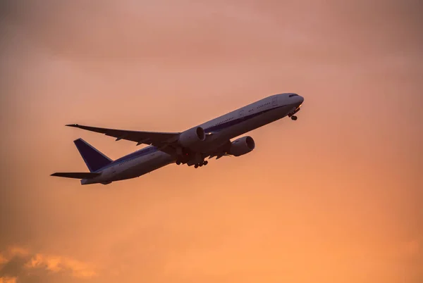 Avión despegando — Foto de Stock