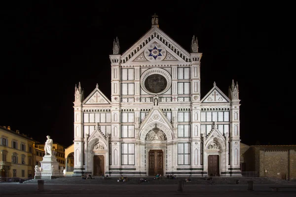 Basilica di Santa Croce por la noche, Florencia, Italia — Foto de Stock