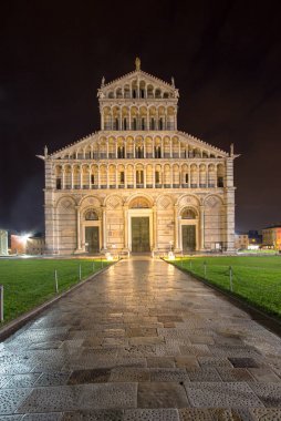 Pisa İtalya katedral geceleri