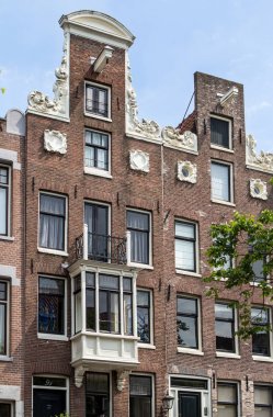 Amsterdam 'da geleneksel eski binalar