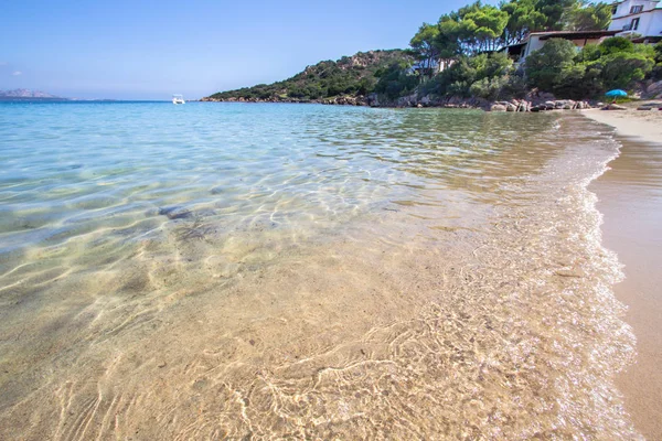 La spiaggia di Baja Sardinia in Sardegna — Foto Stock