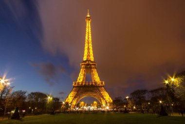 Eyfel Kulesi Tour Eiffel, paris, Fransa, alacakaranlıkta