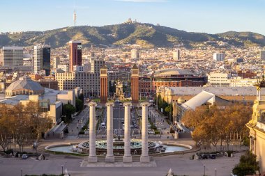 Barcelona ve Tibidabo España'nın Meydanı