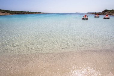 Güzel sahilde Sardunya Adası, İtalya