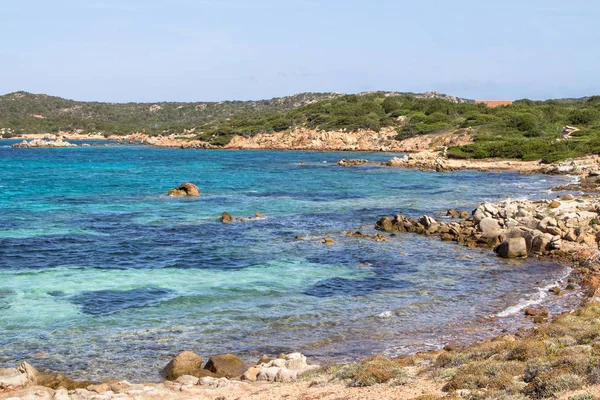 La hermosa playa en la isla de Cerdeña, Italia — Foto de Stock