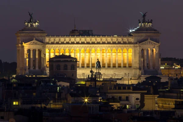 Panoramautsikt över Rom. vid solnedgången — Stockfoto