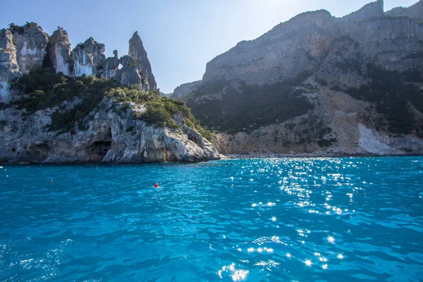 Una vista de la playa de Cala Goloritze, Cerdeña — Foto de Stock