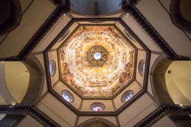 Santa Maria del Fiore kubbede tavanda yargı günün resmi