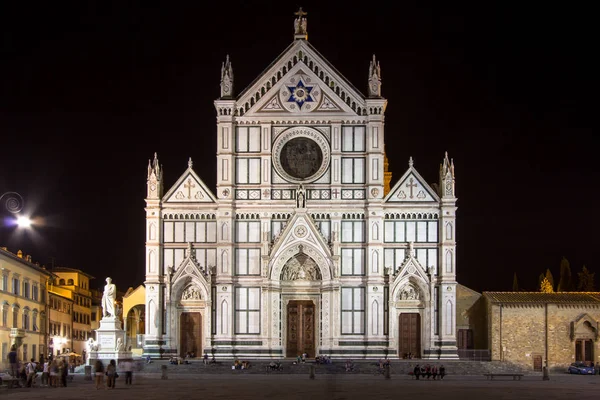 Basilica di Santa Croce por la noche, Florencia, Italia —  Fotos de Stock