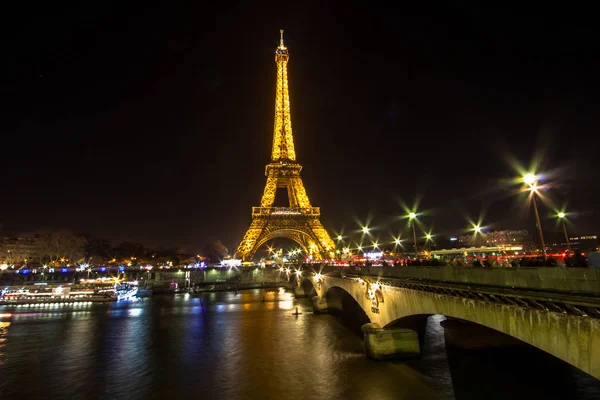 Eyfel Kulesi, gece Paris, Fransa — Stok fotoğraf