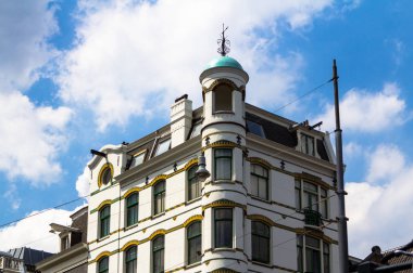 Amsterdam 'da geleneksel eski binalar