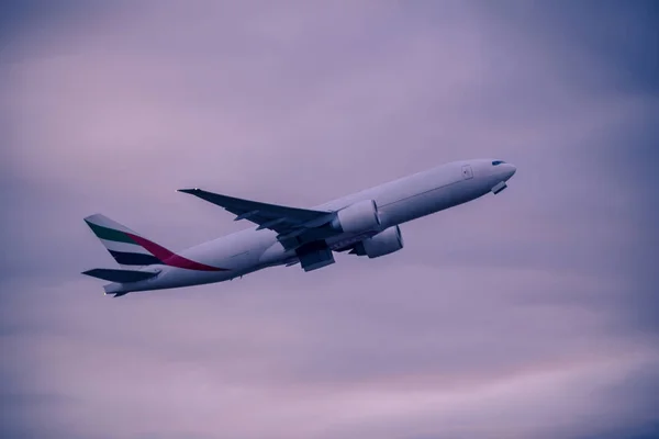 Airplane taking off — Stock Photo, Image