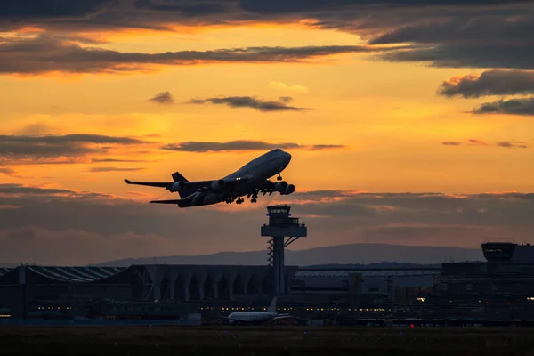 Aereo in decollo — Foto Stock