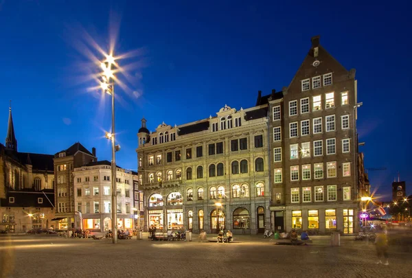 Dammplatz in Amsterdam in der Nacht — Stockfoto