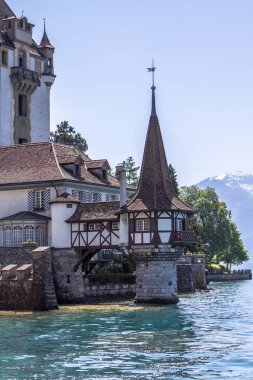 Oberhofen kale Switzerlan lake Thun üzerinde