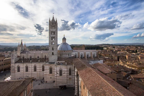 Campanile e Cupola del Duomo di Siena, Toscana — Foto Stock