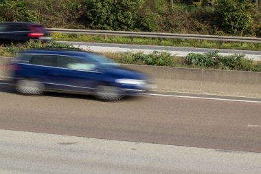 Hareket karayolu üzerinde araç bulanıklık