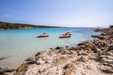 Güzel sahilde Sardunya Adası, İtalya