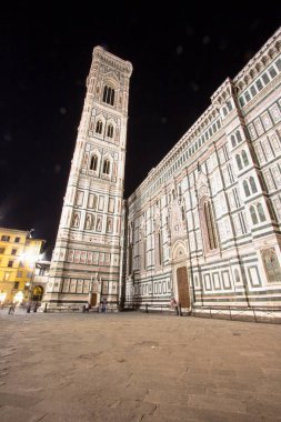 Gece, İtalya Floransa Katedrali ve çan kulesi