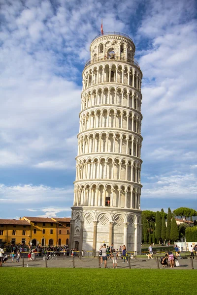 Lutande tornet i Pisa, Italien — Stockfoto