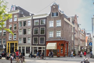 Amsterdam 'da geleneksel eski binalar