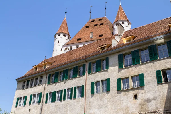 Castillo en el casco antiguo de Thun, Suiza — Foto de Stock