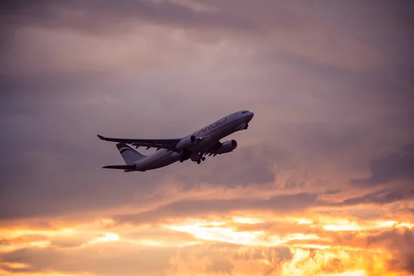 Avión despegando — Foto de Stock