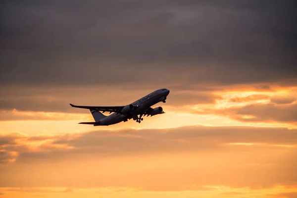 Silueta del avión — Foto de Stock