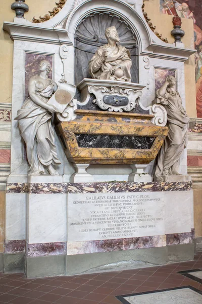 Tombe de l'astronome, physicien, ingénieur, philosophe italien — Photo