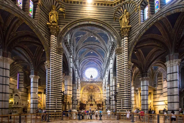 Interiören i Sienas katedral i Toscana, Italien — Stockfoto