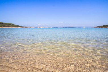 Plajda Baja Sardinia Sardunya, İtalya